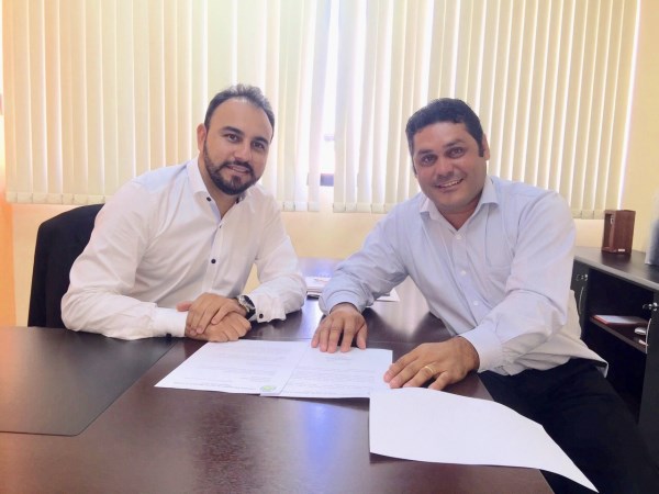 Bebeto em reunião com o deputado estadual Alexandre Pereira.