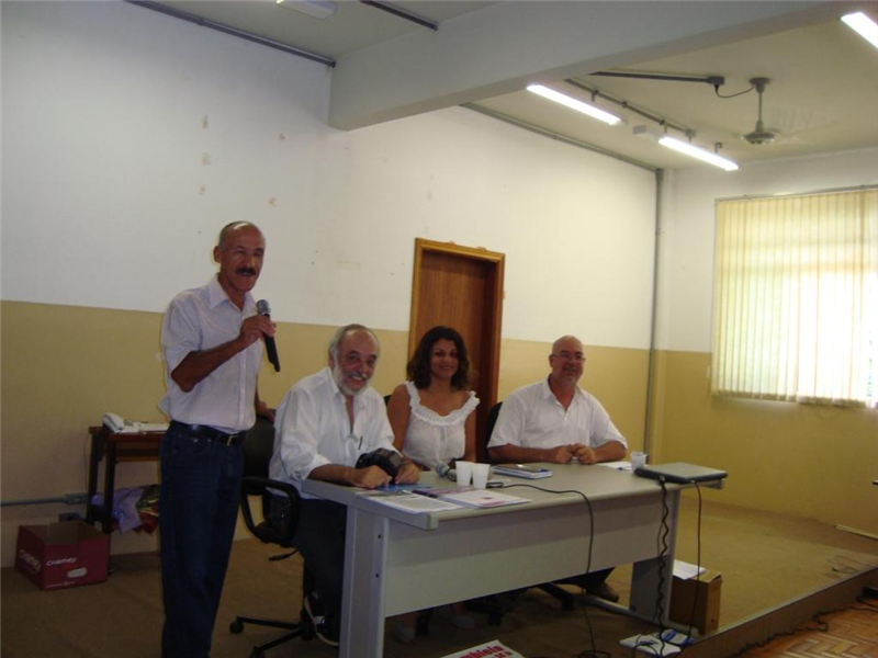 Vereador Antonio Pereira durante reunião na Apeoesp em Americana