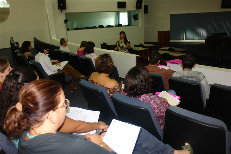 Professores da rede estadual recebem treinamento sobre o Programa Câmara do Futuro.