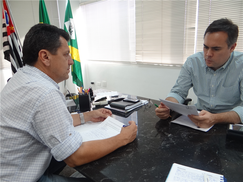 Kadu em reunião com prefeito Denis Andia.