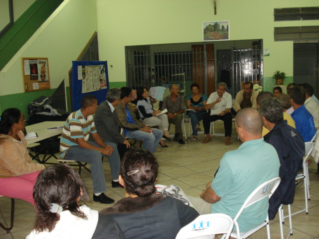 Anízio participa de reunião com moradores do Parque Zabani para debater construção de velório