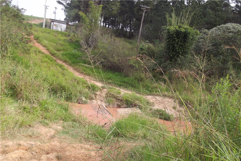Carlão faz apelo por construção de ponte na Estrada Municipal do Peixoto.