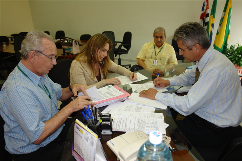 Odair, Cristiane, Oracy e Anízio: contrato