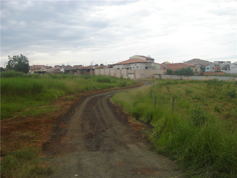 Parque infantil recebe serviços de limpeza