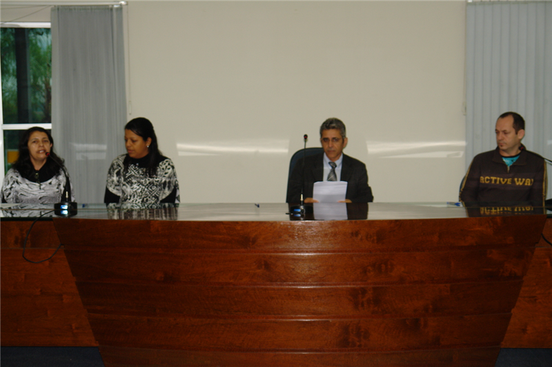 Presidente Anízio Tavares e professores na abertura da sessão