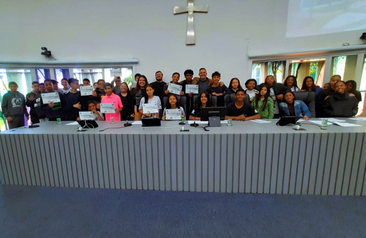 Alunos da Escola Dirceu Dias Carneiro apresentam 11 propostas em reunião do Câmara do Futuro 