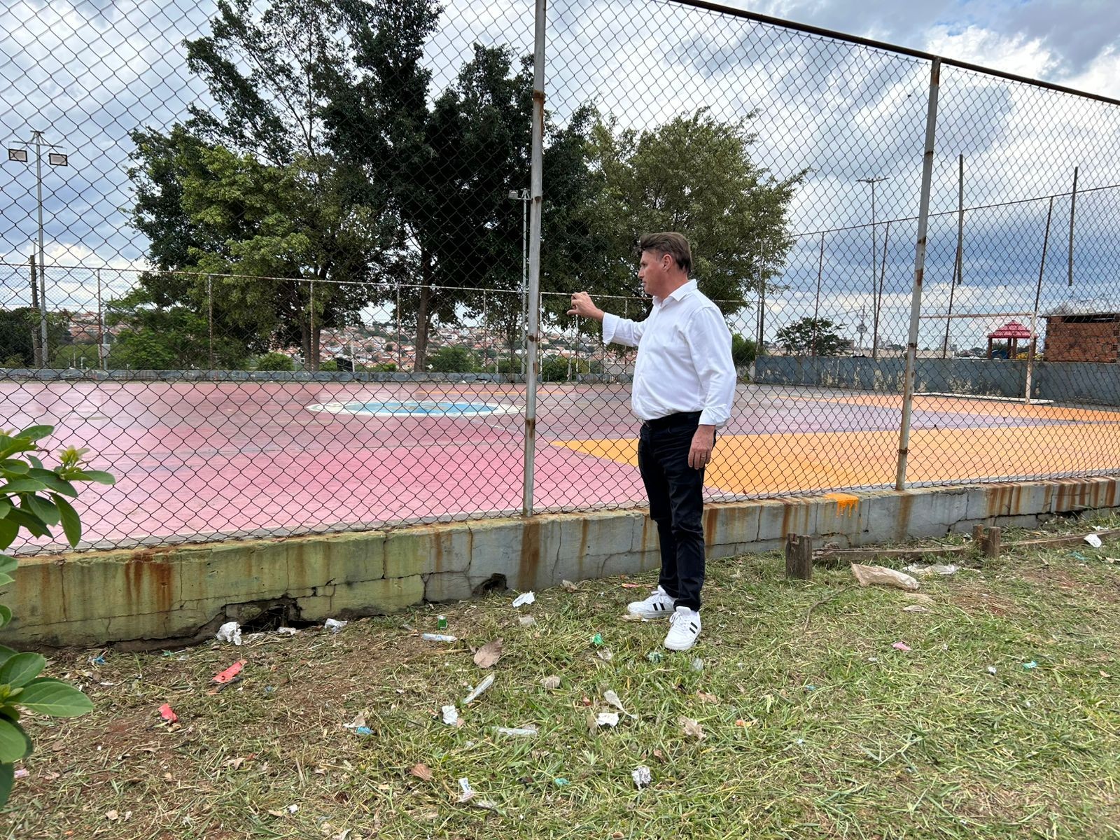 Vereador pede informações sobre reforma de quadra poliesportiva do Conjunto Habitacional Roberto Romano