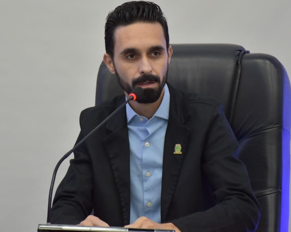 Vereador protocola requerimento e pede informações sobre frota de ambulâncias 