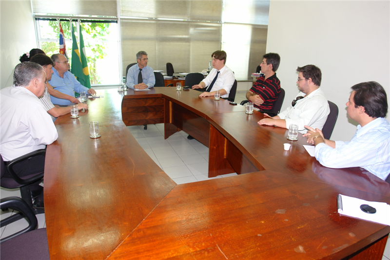 Reunião discute sobre casas populares