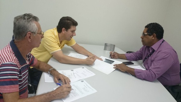 Carlão Motorista e Giovanni Bonfim levaram pedidos à CPFL