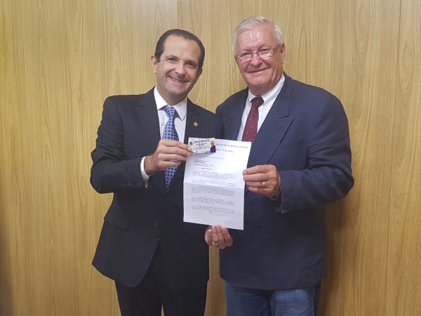 Peressim entregou pedido ao deputado Edmir Chedid