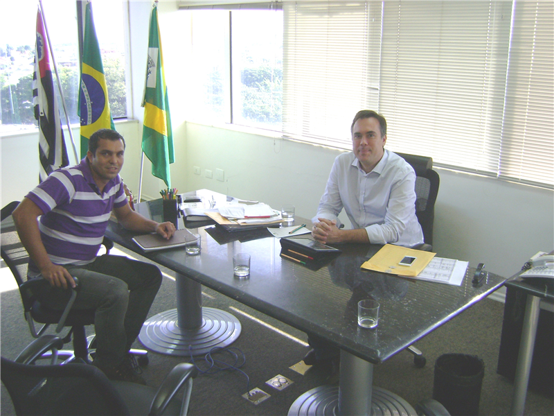 Alex Backer em reunião com o prefeito Denis Andia. 