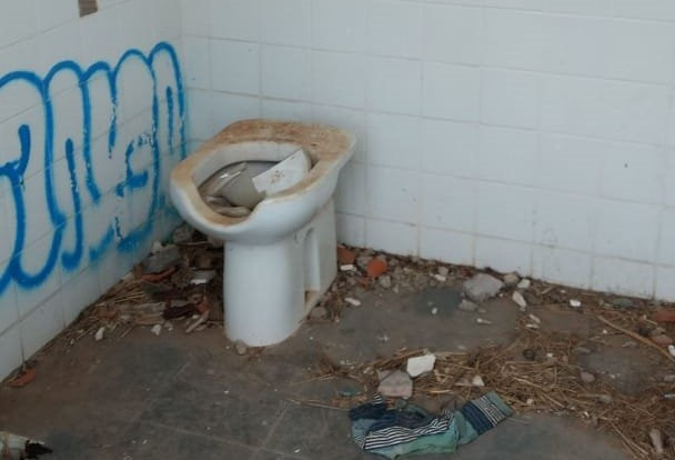 Moradores do bairro criticam atual estado de abandono dessa área de lazer