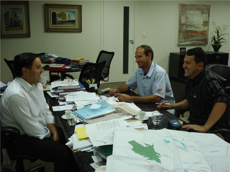 Vereador Kadu Garçom participa de reunião com prefeito Mário Heins