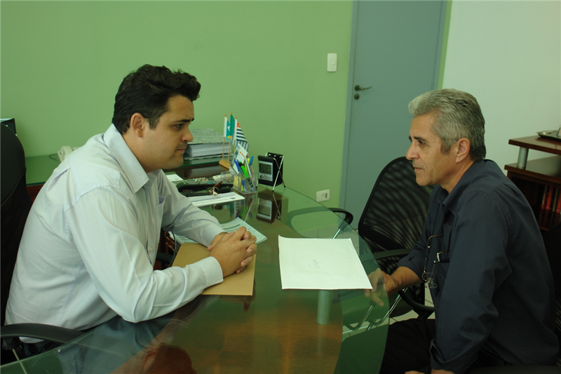 Anízio pede ao presidente Fabiano Pinguim a doação de dois veículos oficiais à Prefeitura