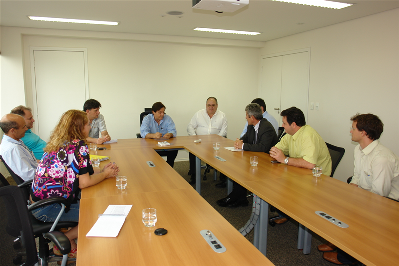 Reunião discute doação de rua