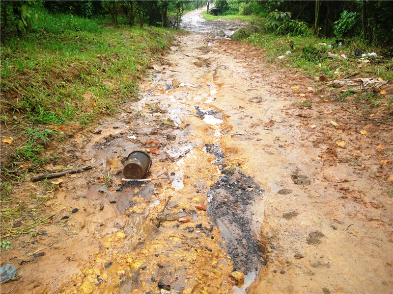 Antes de recuperação, via de acesso ao bairro estava intransitável