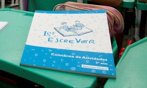 Vereadores questionam compra de uniformes e de material