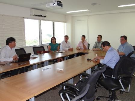Kadu em reunião com prefeito e Roberto Kikawa.