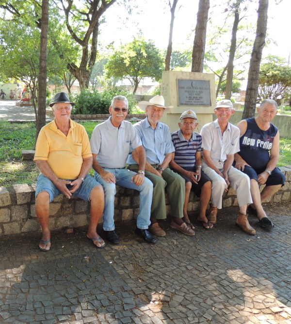 Carlão em visita à praça Angelo Benith.