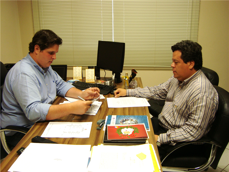 Dr. José em reunião com o deputado Cauê Macris.