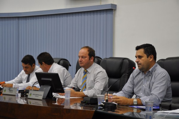 Os dois projetos previstos na pauta de votação foram adiados
