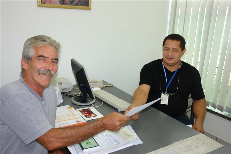 O assessor parlamentar Claudecir de Andrade recebeu o documento com reivindicações