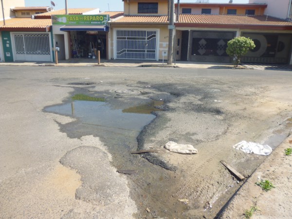 Ademir cobra tapa-buracos e canaleta em ruas do São Camilo