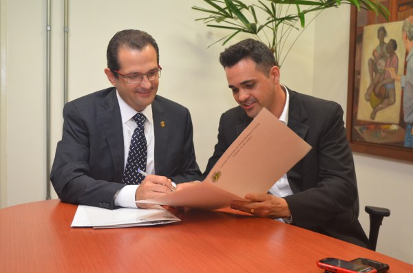 Deputado Edmir Chedid analisa pedido de Fabiano Pinguim