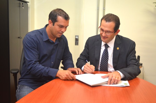 Alex Backer fez pedido de ambulâncias para a Zona Leste