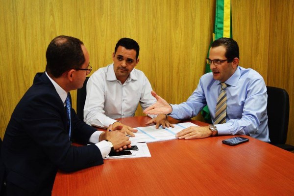 Pinguim, durante reunião com deputados estaduais do DEM