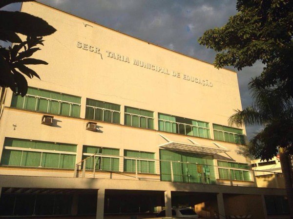 Bebeto questiona processo de recarga de cartões de alunos