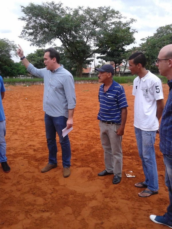 Pereira acompanha vistoria do prefeito Denis Andia a praça