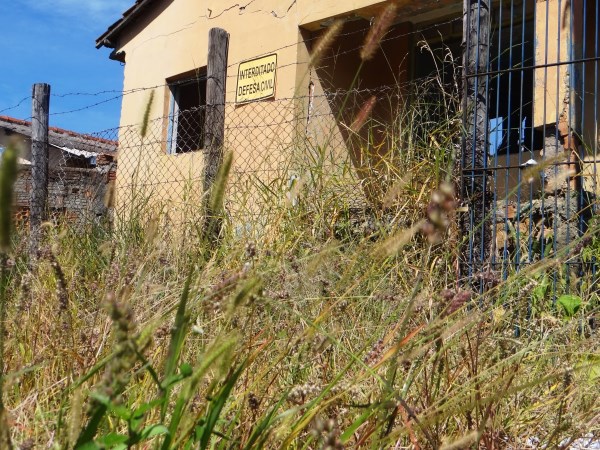 Kadu pede providências em relação a casas interditadas.