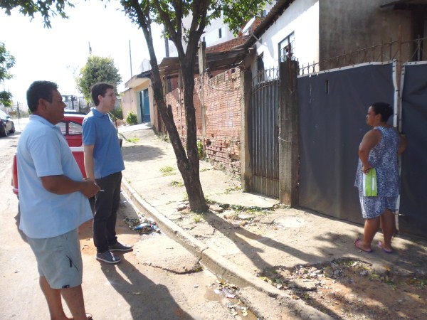 Giovanni visitou o bairro e ouviu reclamações de moradores