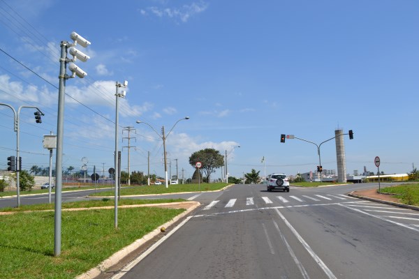 Felipe quer temporizador em semáforos da av. Santa Bárbara.